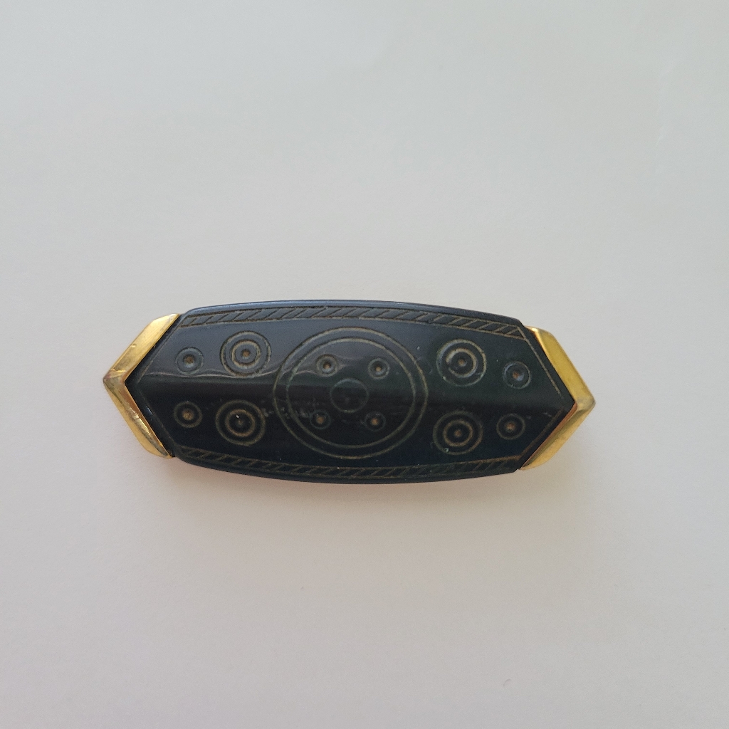 Vintage Jones Ny Brooch Bar Pin Gold Tone Black Stone Carved Tribal Design 16$